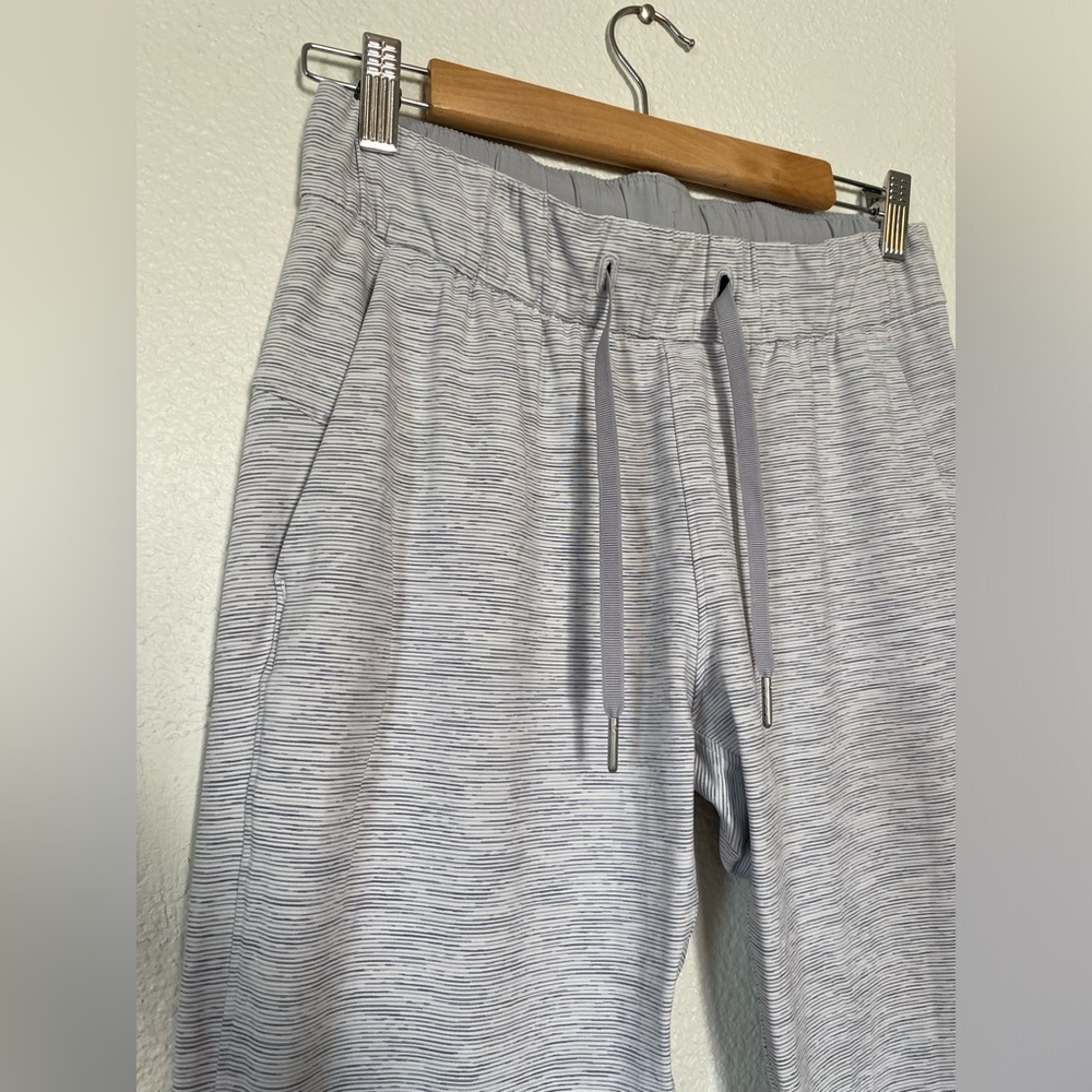 Lululemon on the fly pant size 4